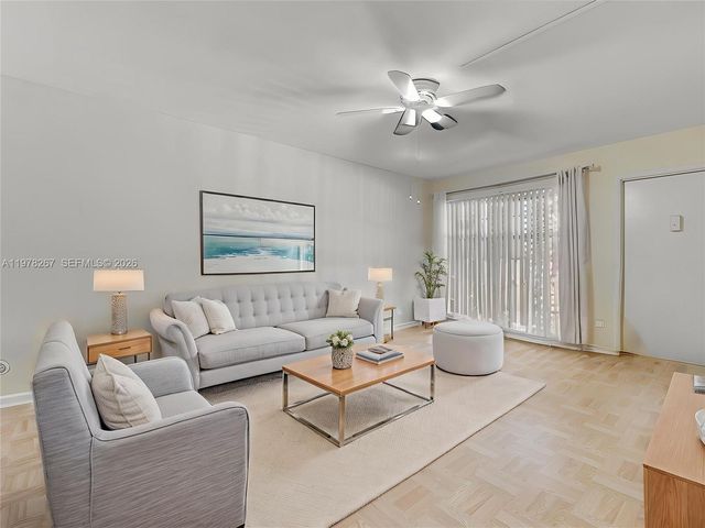 2050 NE 39th St W212, Lighthouse Point, FL 33064