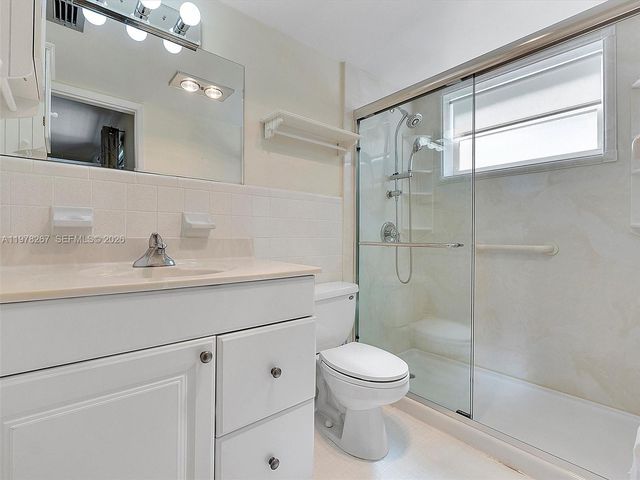 2050 NE 39th St W212, Lighthouse Point, FL 33064