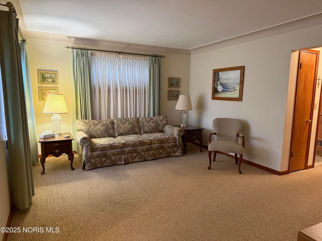 2434 Roseann Drive, Toledo, OH 43611