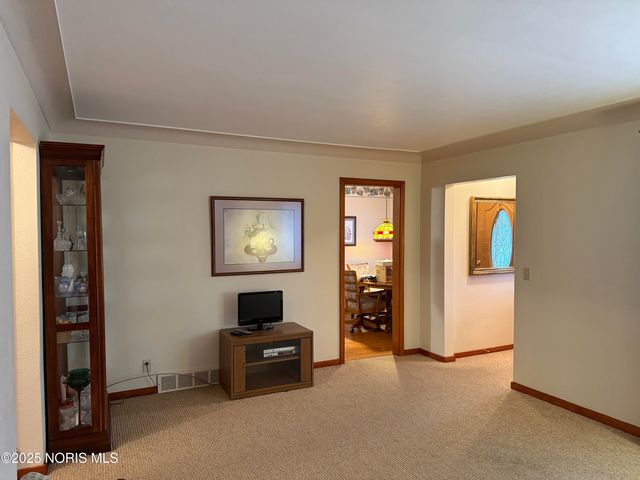 2434 Roseann Drive, Toledo, OH 43611