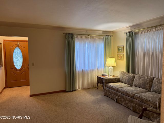 2434 Roseann Drive, Toledo, OH 43611