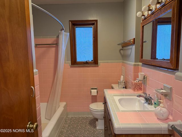 2434 Roseann Drive, Toledo, OH 43611