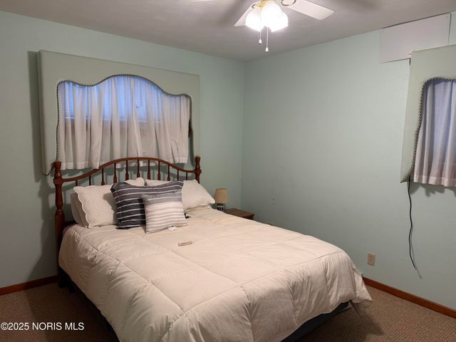 2434 Roseann Drive, Toledo, OH 43611