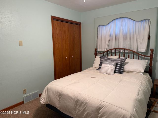 2434 Roseann Drive, Toledo, OH 43611