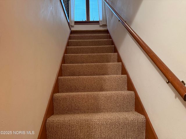 2434 Roseann Drive, Toledo, OH 43611