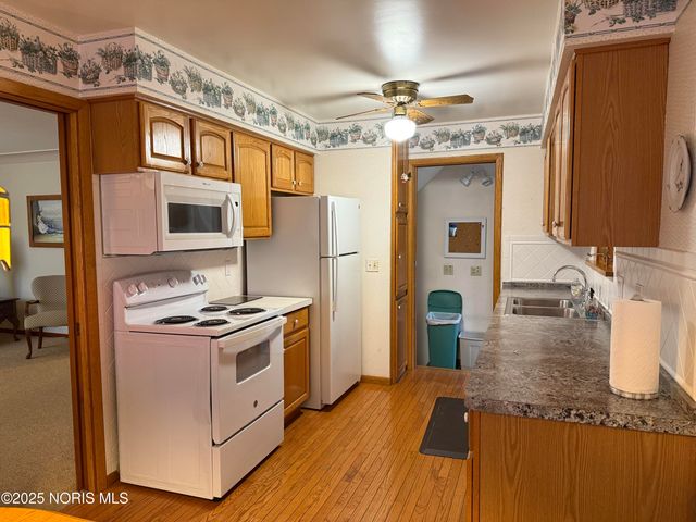 2434 Roseann Drive, Toledo, OH 43611