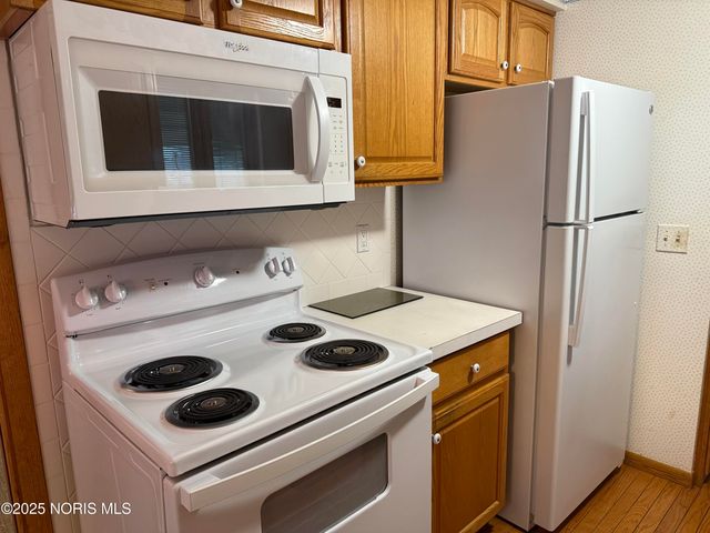 2434 Roseann Drive, Toledo, OH 43611