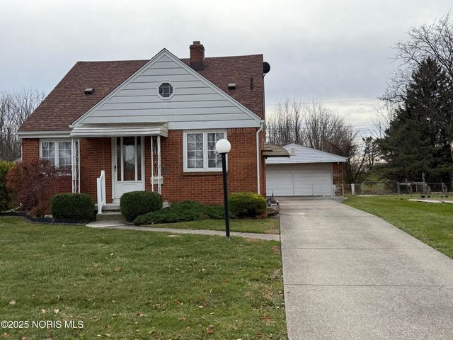 2434 Roseann Drive, Toledo, OH 43611