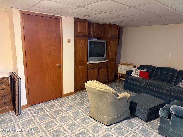 2434 Roseann Drive, Toledo, OH 43611