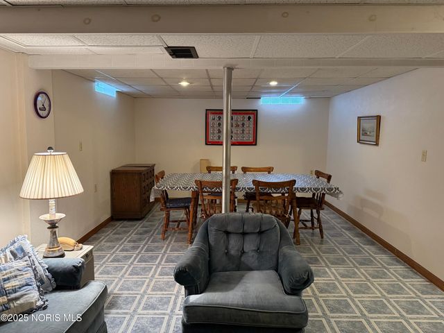 2434 Roseann Drive, Toledo, OH 43611