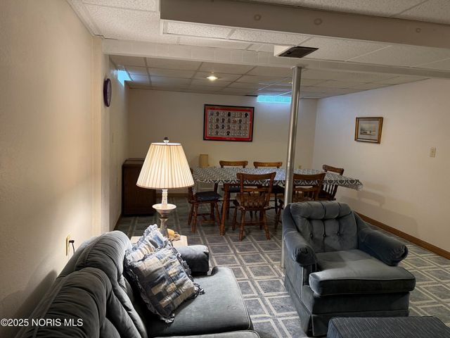 2434 Roseann Drive, Toledo, OH 43611