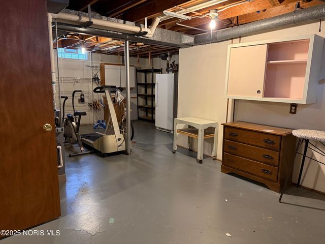 2434 Roseann Drive, Toledo, OH 43611