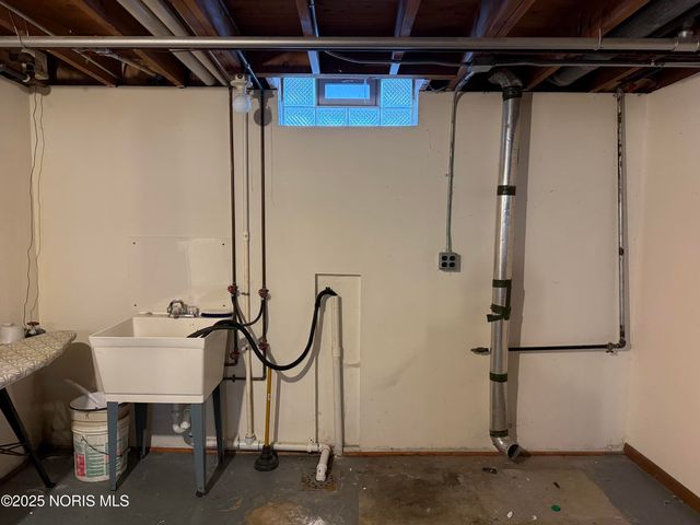 2434 Roseann Drive, Toledo, OH 43611