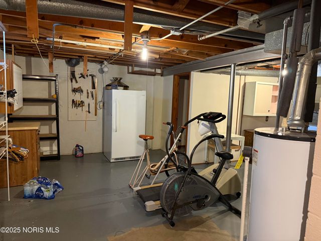 2434 Roseann Drive, Toledo, OH 43611