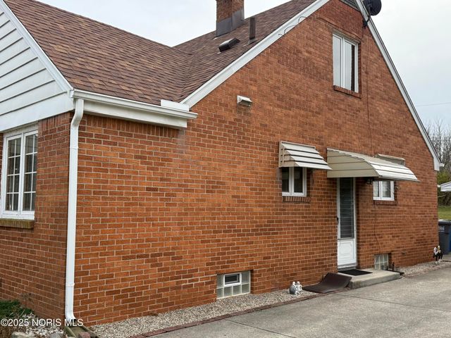 2434 Roseann Drive, Toledo, OH 43611