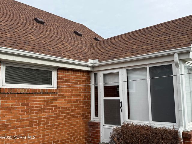 2434 Roseann Drive, Toledo, OH 43611