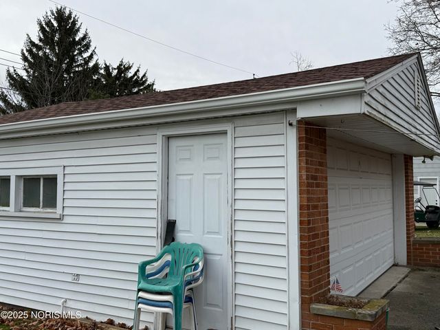 2434 Roseann Drive, Toledo, OH 43611