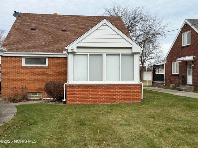 2434 Roseann Drive, Toledo, OH 43611