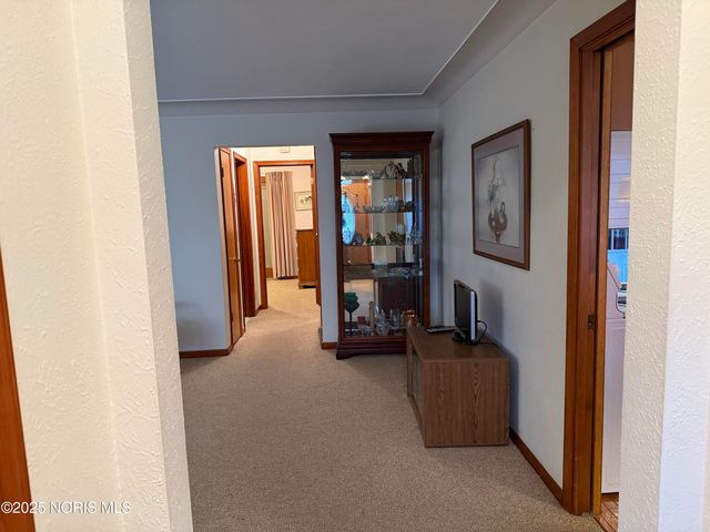 2434 Roseann Drive, Toledo, OH 43611