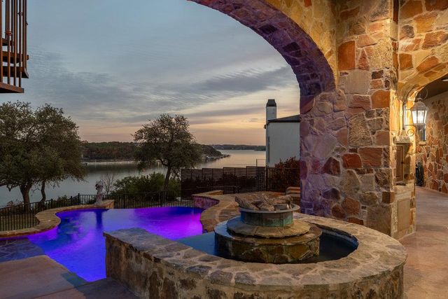 17743 W Reed Parks RD, Jonestown, TX 78645