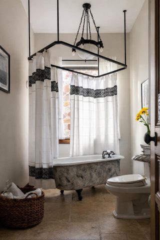 17743 W Reed Parks RD, Jonestown, TX 78645