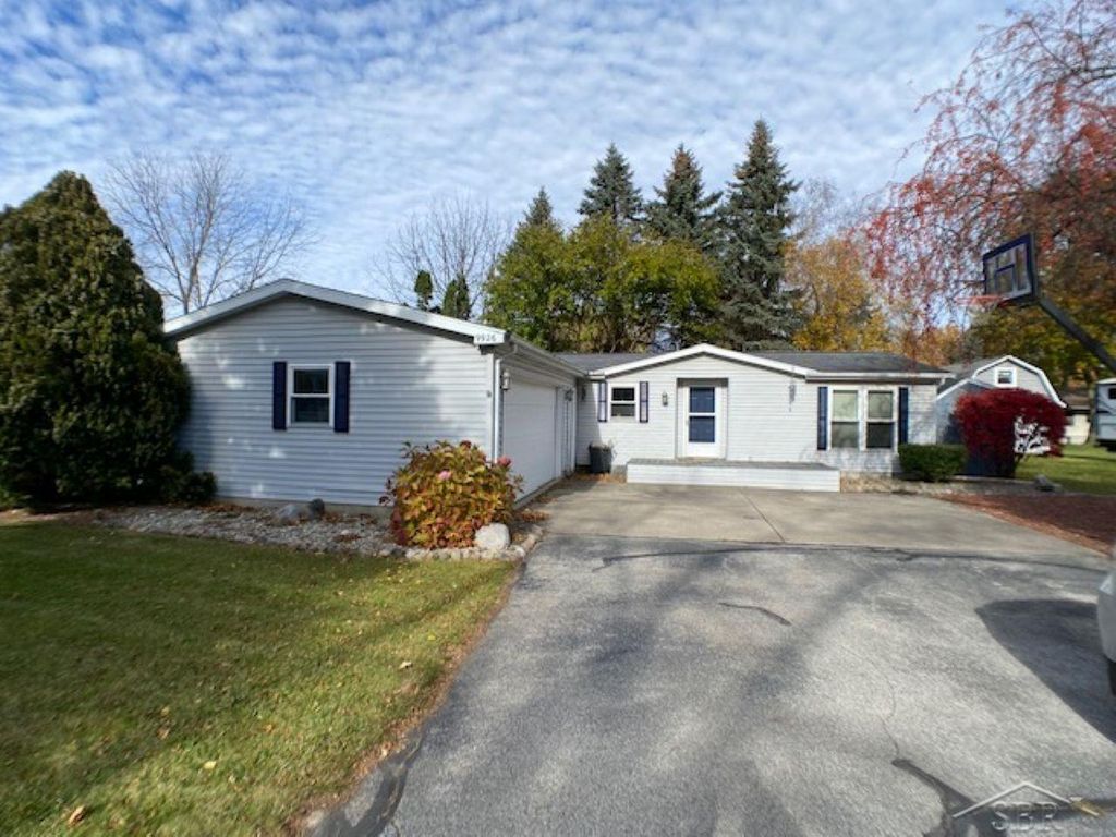 9926 Center Street, Reese, MI 48757