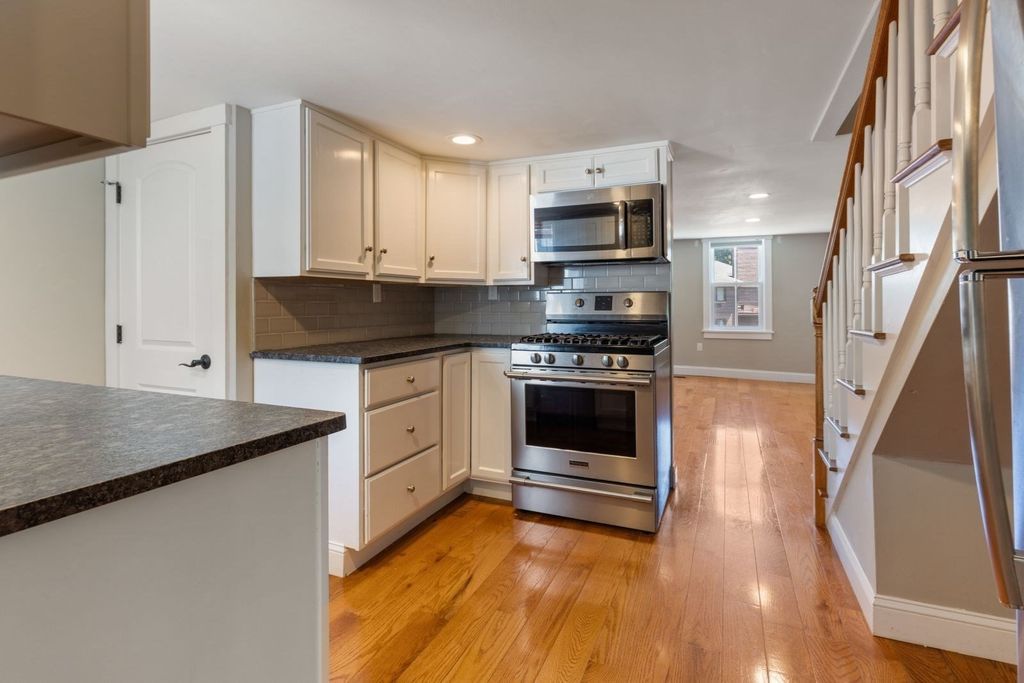 69 North St 69, Hingham, MA 02043