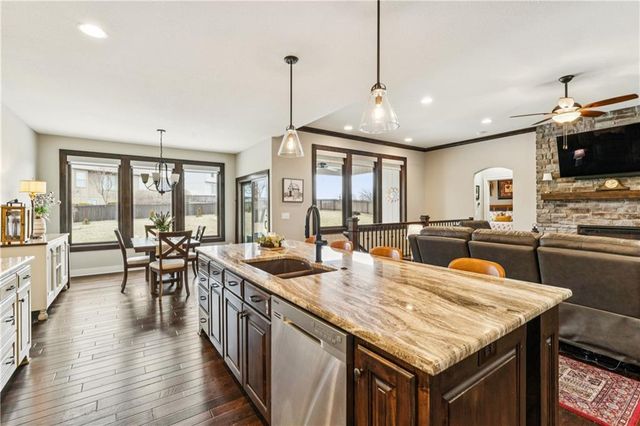 20136 W 224th Terrace, Spring Hill, KS 66083