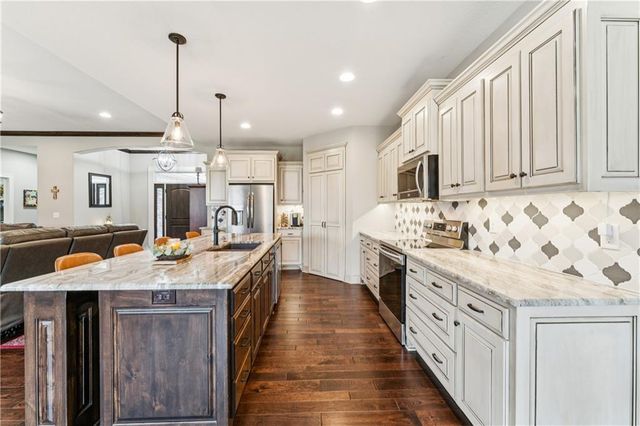 20136 W 224th Terrace, Spring Hill, KS 66083