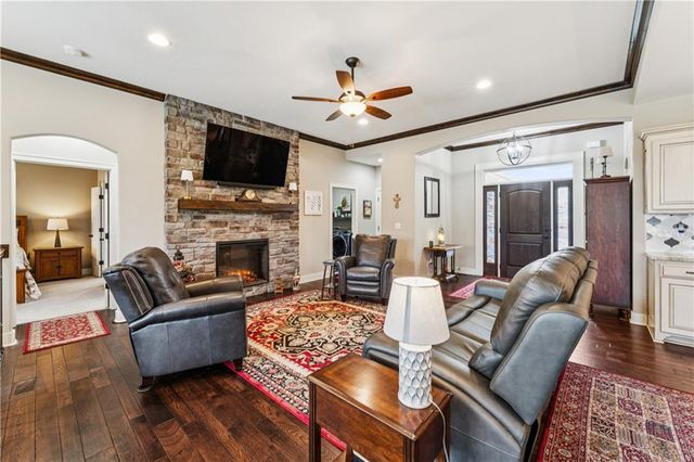 20136 W 224th Terrace, Spring Hill, KS 66083