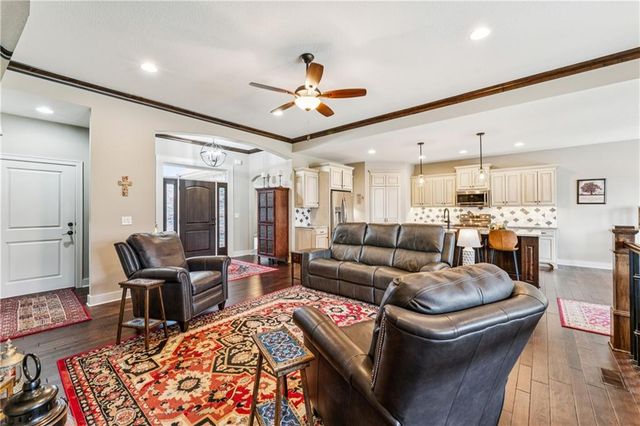 20136 W 224th Terrace, Spring Hill, KS 66083