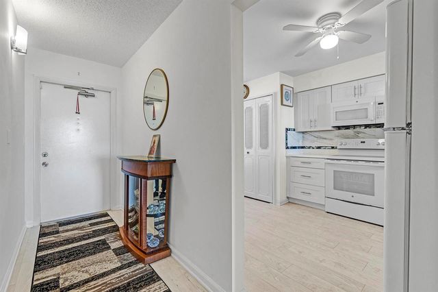 14575 Bonaire Boulevard 202, Delray Beach, FL 33446