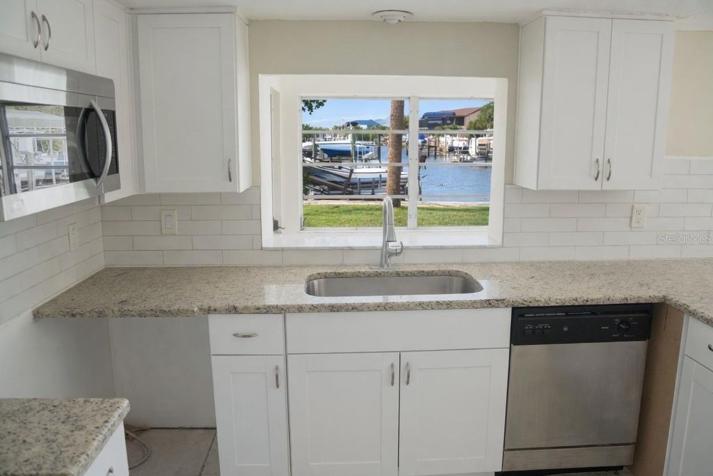 Image 9 of property listing at 6101 SEABREEZE DRIVE, Port Richey, FL 34668