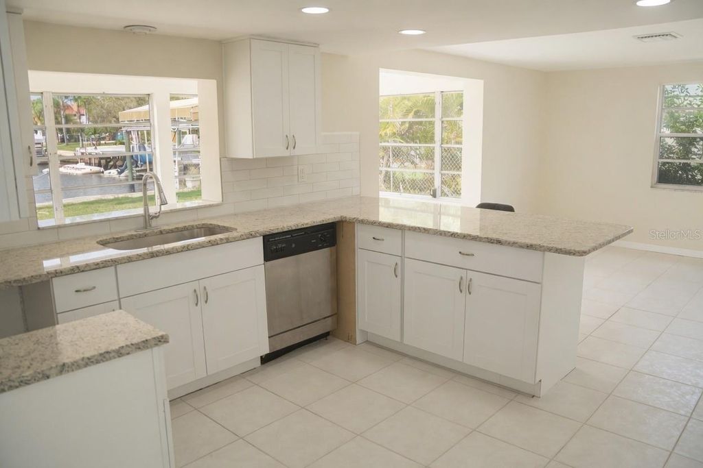 Image 10 of property listing at 6101 SEABREEZE DRIVE, Port Richey, FL 34668