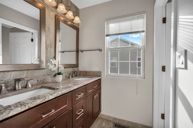 2241 AVALON Court S, Buffalo Grove, IL 60089