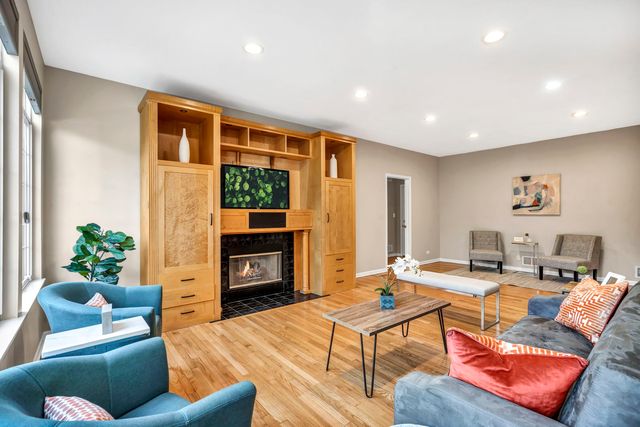 2241 AVALON Court S, Buffalo Grove, IL 60089