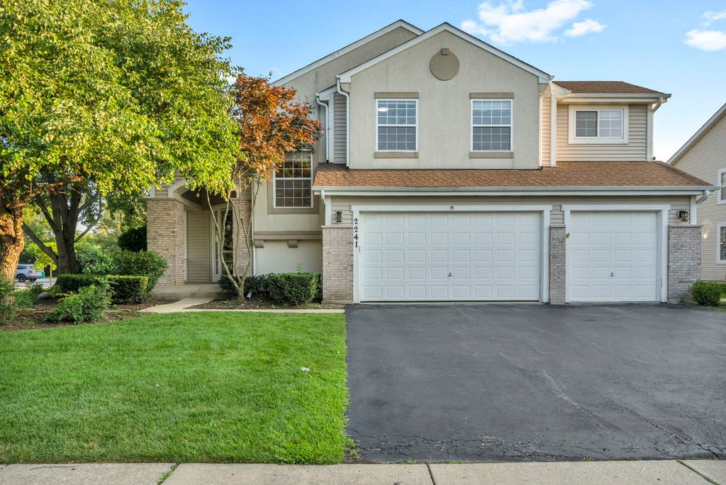 2241 AVALON Court S, Buffalo Grove, IL 60089