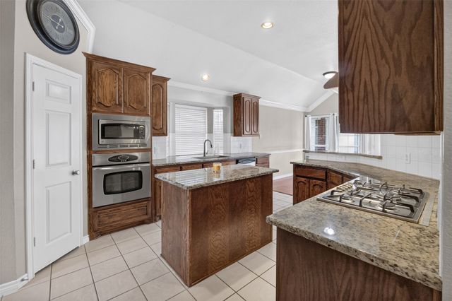 2848 Gillespie Lane, Grand Prairie, TX 75052
