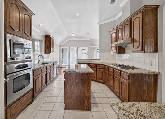 2848 Gillespie Lane, Grand Prairie, TX 75052