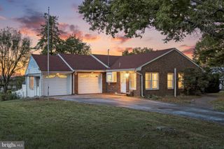 2960 STARFIRE DR, York, PA 17403