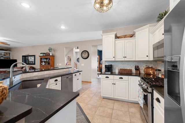 764 SADDLEBROOK COURT, Neenah, WI 54956