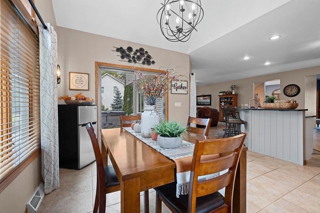764 SADDLEBROOK COURT, Neenah, WI 54956