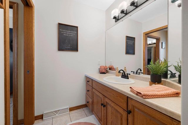 764 SADDLEBROOK COURT, Neenah, WI 54956