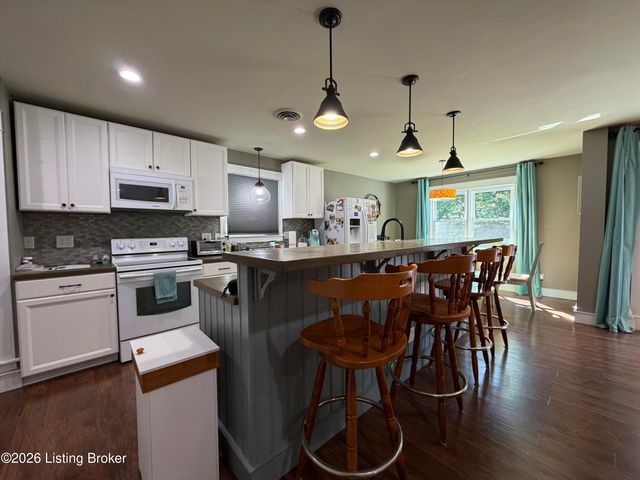 2812 Oakwood Dr, Bardstown, KY 40004
