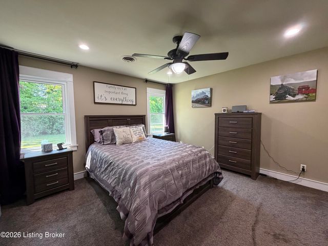 2812 Oakwood Dr, Bardstown, KY 40004