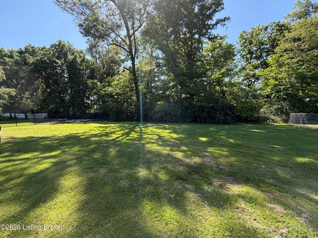 2812 Oakwood Dr, Bardstown, KY 40004