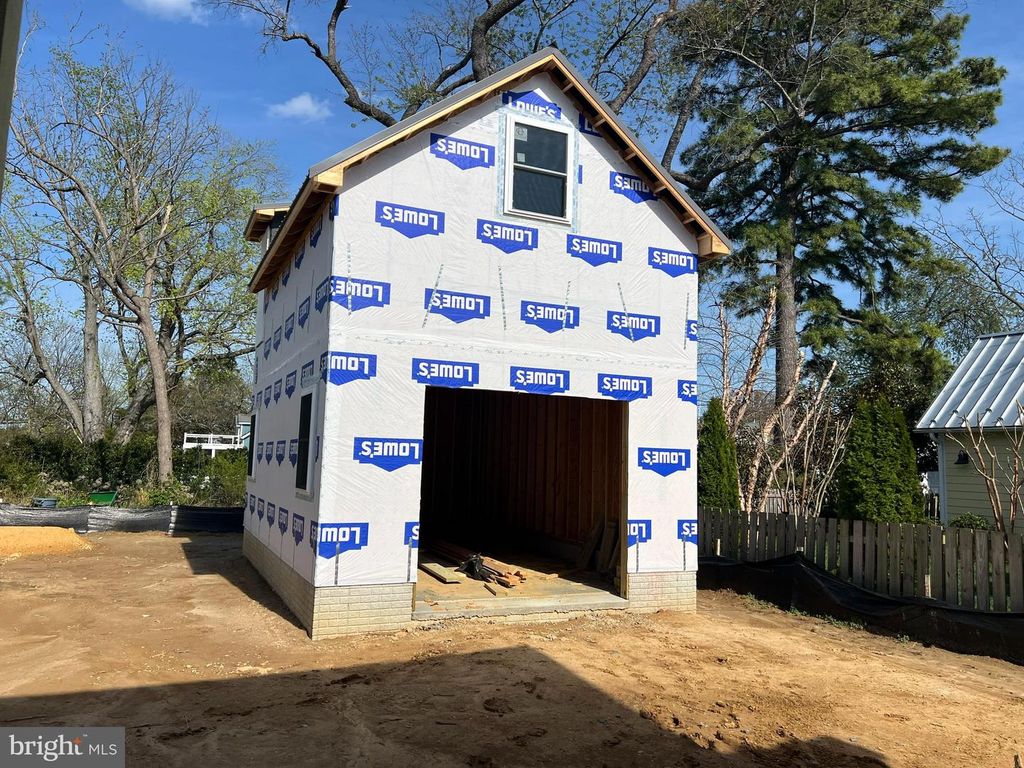 Image 2 of property listing at 14270 CALVERT ST, Solomons, MD 20688