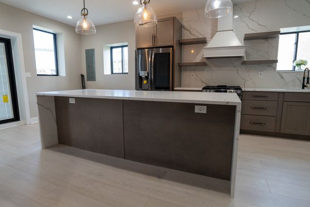 3530 W Van Buren Street, Chicago, IL 60624