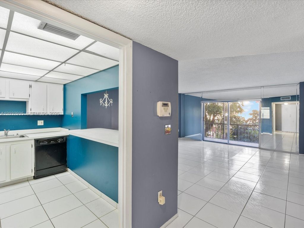4172 Inverrary Dr 306, Lauderhill, FL 33319