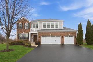 28235 W Yosemite Court, Lakemoor, IL 60051